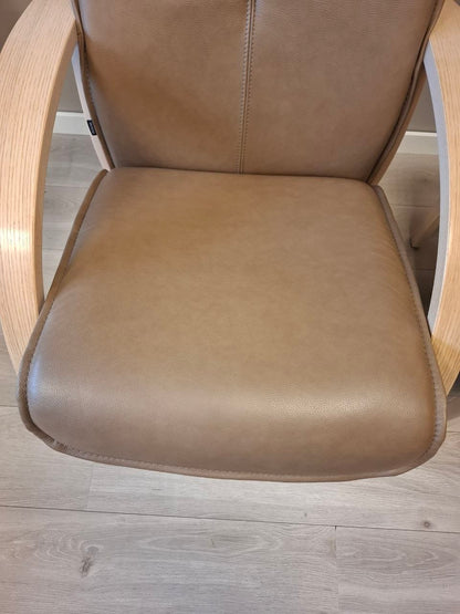 Brunstad Delta Adventure lenestol m/krakk i brun skinn