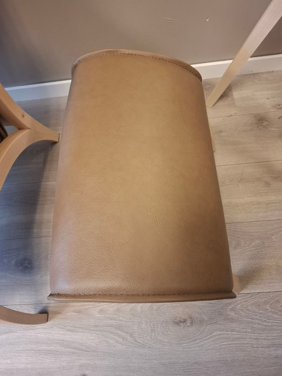 Brunstad Delta Adventure lenestol m/krakk i brun skinn
