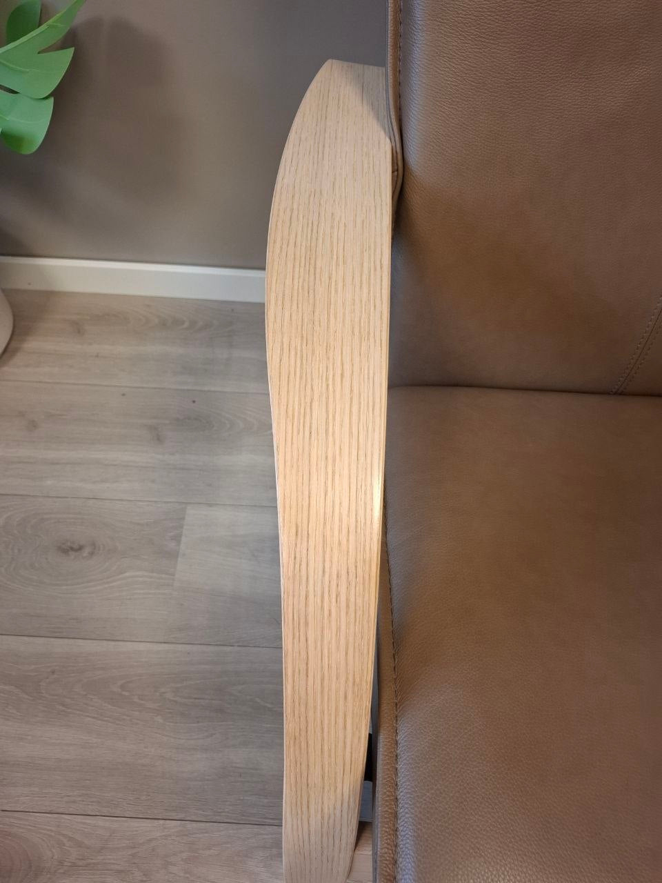 Brunstad Delta Adventure lenestol m/krakk i brun skinn