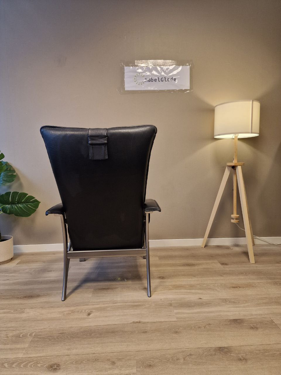 PENT BRUKT | Brunstad Delta Legend lenestol i svart