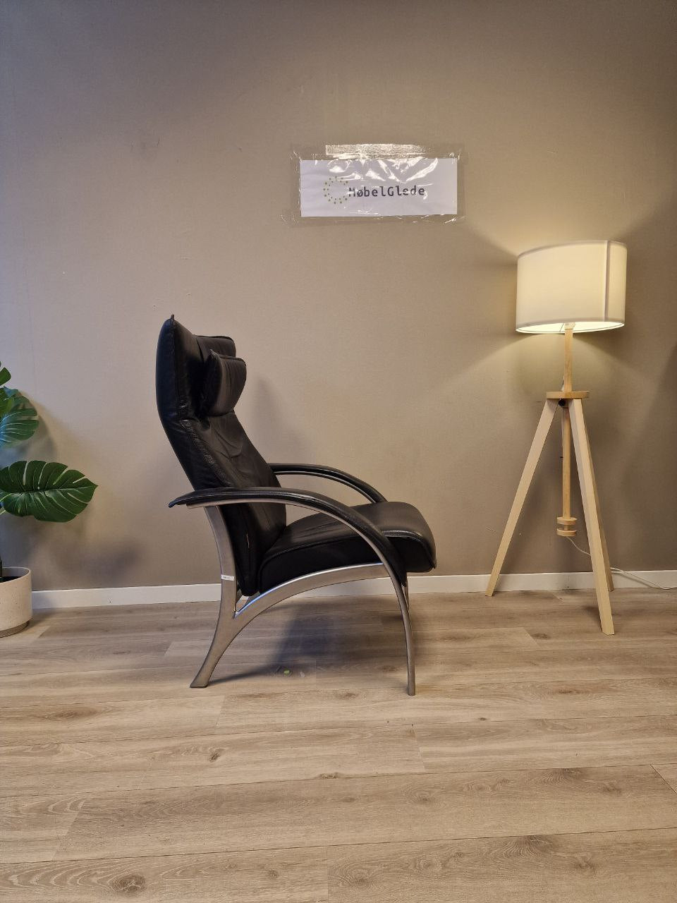 PENT BRUKT | Brunstad Delta Legend lenestol i svart