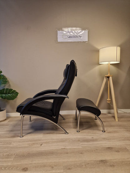 Brunstad Delta Legend lenestol m/krakk i svart