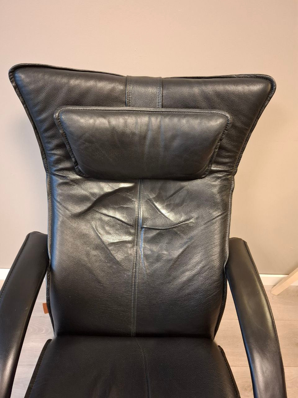 PENT BRUKT | Brunstad Delta Legend lenestol i svart