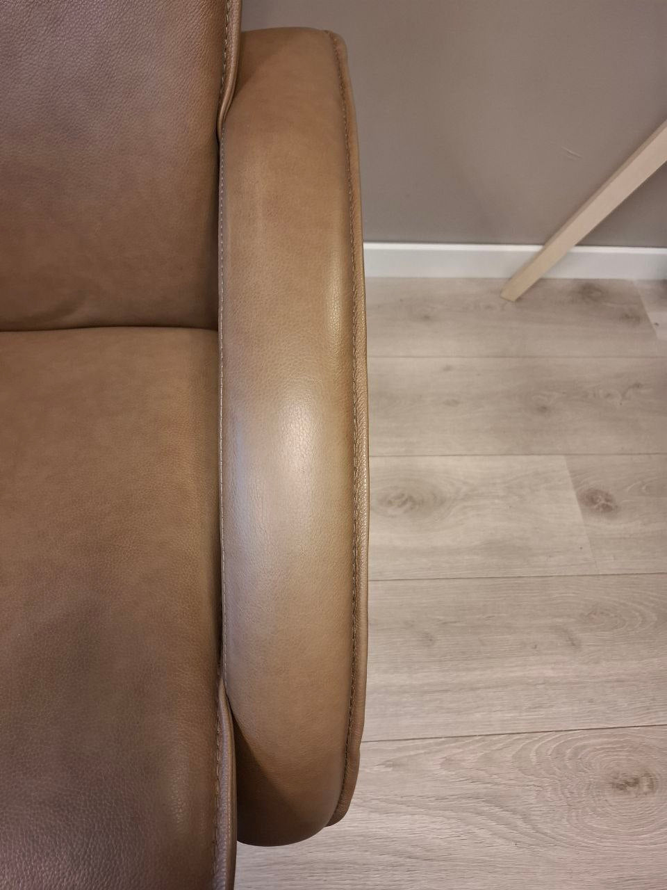Brukt Brunstad Delta Motion lenestol m/krakk i brunt - helvisning