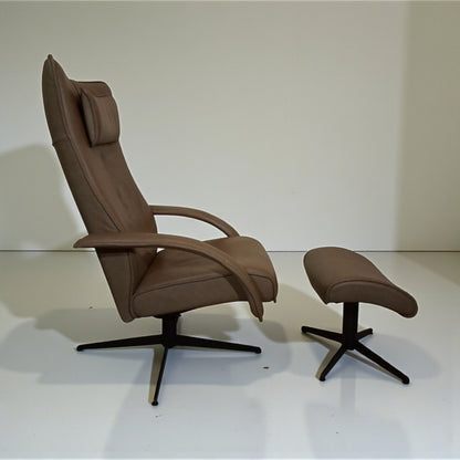 PENT BRUKT | Brunstad Delta Motion lenestol med krakk i brun