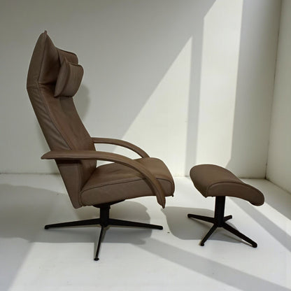 PENT BRUKT | Brunstad Delta Motion lenestol med krakk i brun