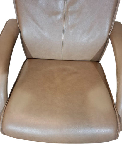 PENT BRUKT | Brunstad Delta Motion lenestol med krakk i brun