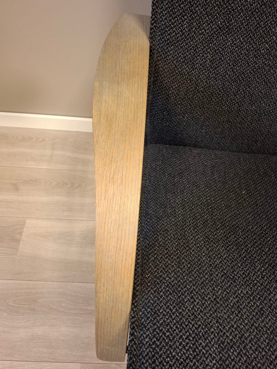 Brunstad® Delta Motion Wood lenestol m/krakk i grå