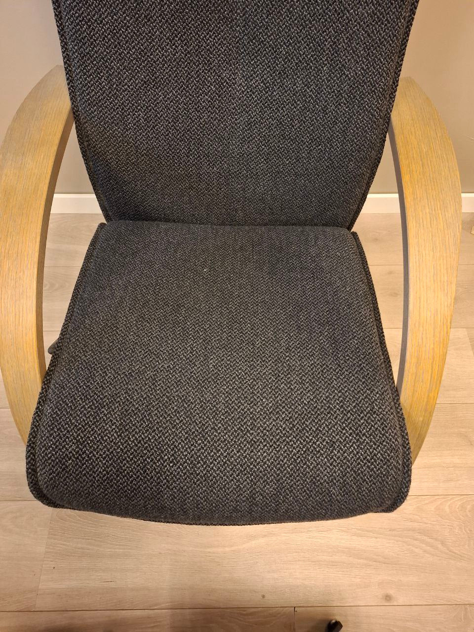 Brunstad® Delta Motion Wood lenestol m/krakk i grå