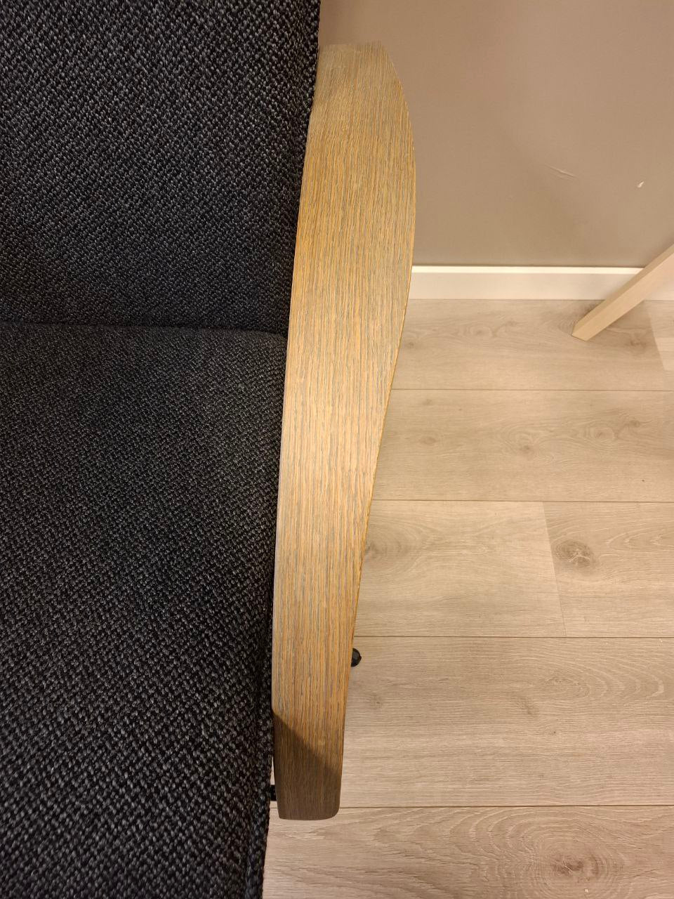 Brunstad® Delta Motion Wood lenestol m/krakk i grå