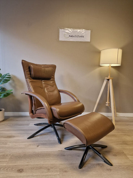 PENT BRUKT | Brunstad Delta Swing lenestol med krakk i mørk brun