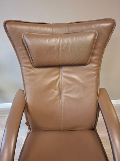 PENT BRUKT | Brunstad Delta Swing lenestol med krakk i mørk brun