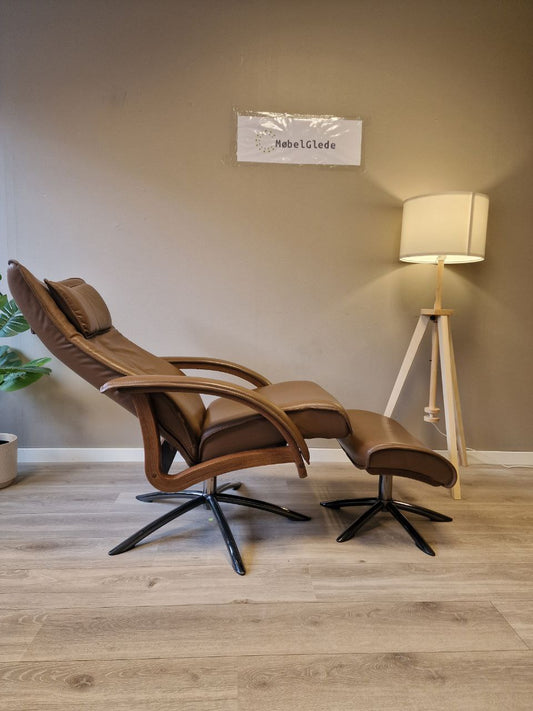 PENT BRUKT | Brunstad Delta Swing lenestol med krakk i mørk brun