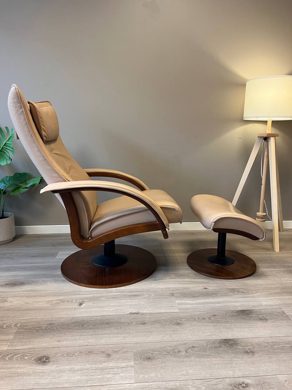 Brunstad Delta Swing lenestol m/krakk Lyst beige skinn