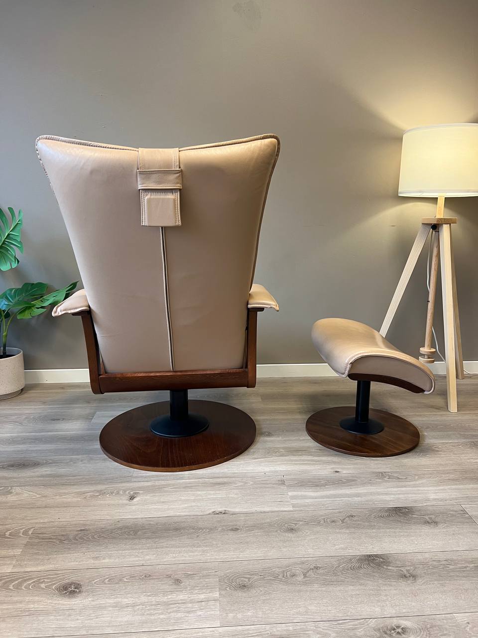 Brunstad Delta Swing lenestol m/krakk Lyst beige skinn
