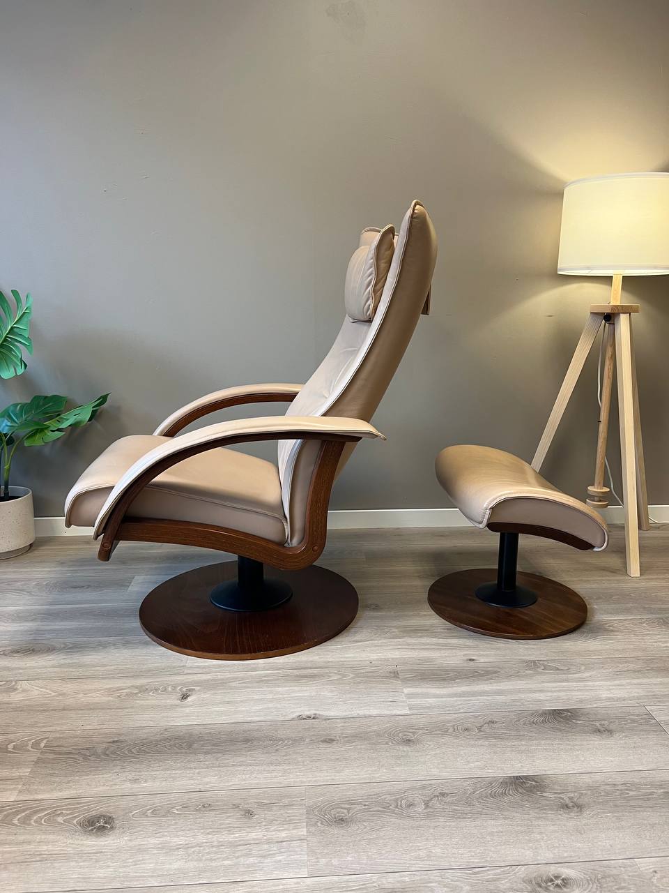 Brunstad Delta Swing lenestol m/krakk Lyst beige skinn