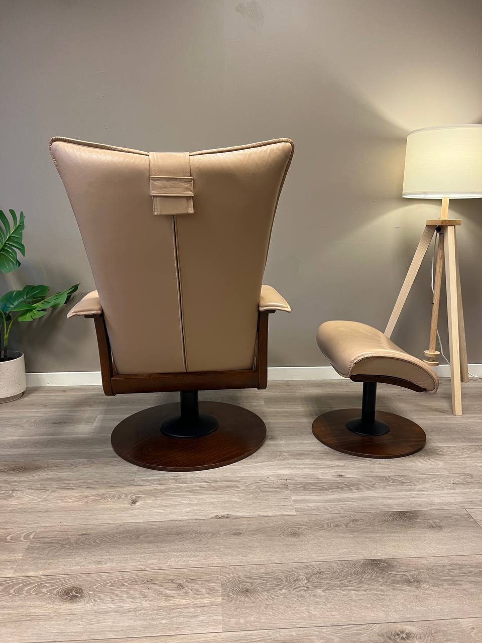 Brunstad Delta Swing lenestol m/krakk Lyst beige skinn