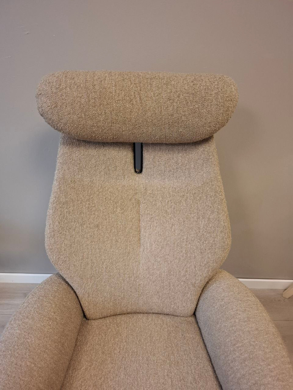 Brukt Brunstad SPLIT lenestol m/krakk i offwhite teddy - naerbilde