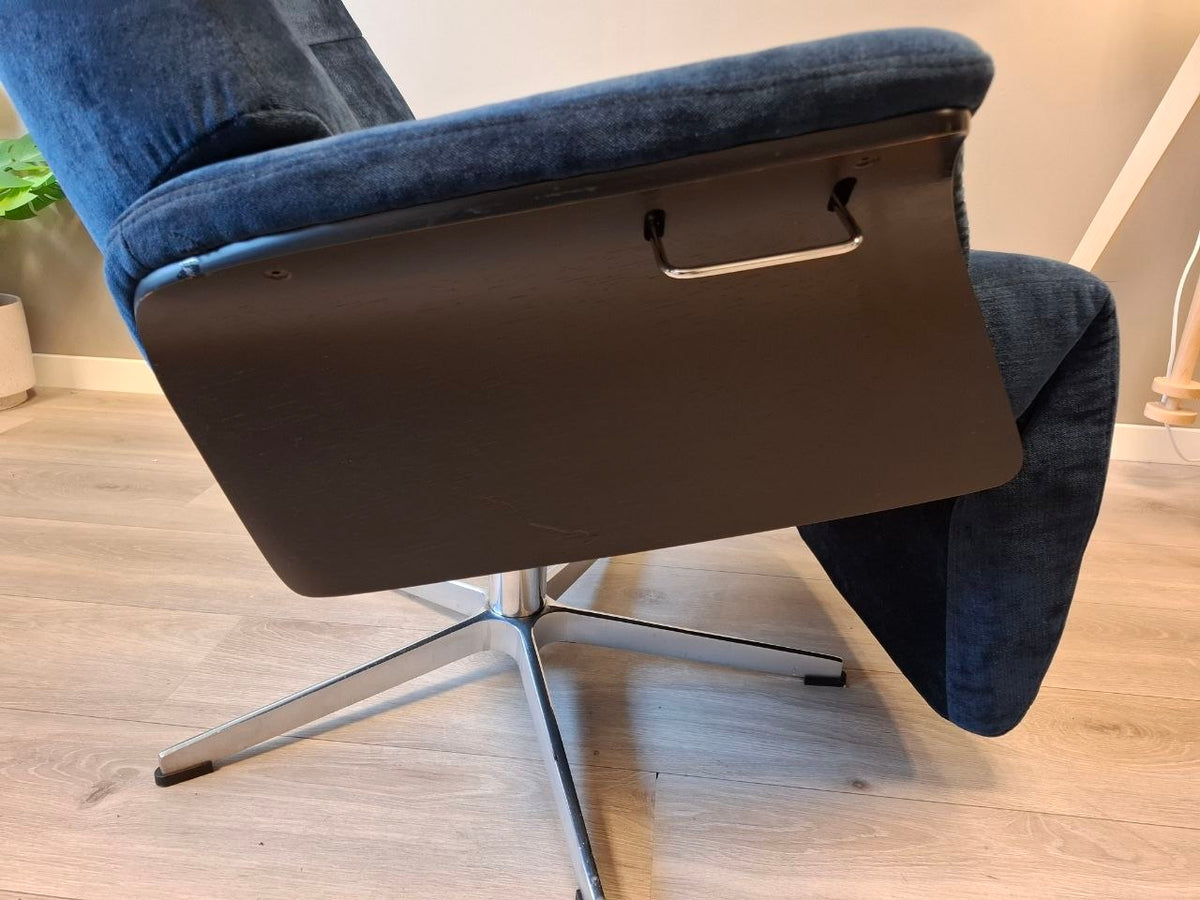 Conform Air lenestol i blå velour tekstil