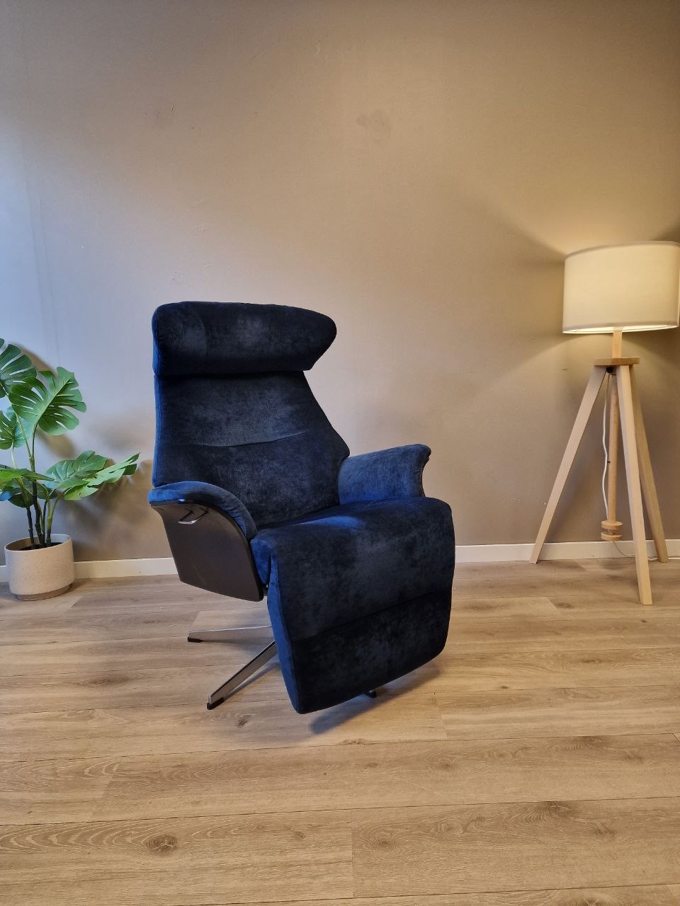 Conform Air lenestol i blå velour tekstil