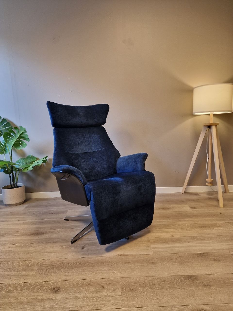 Conform Air lenestol i blå velour tekstil