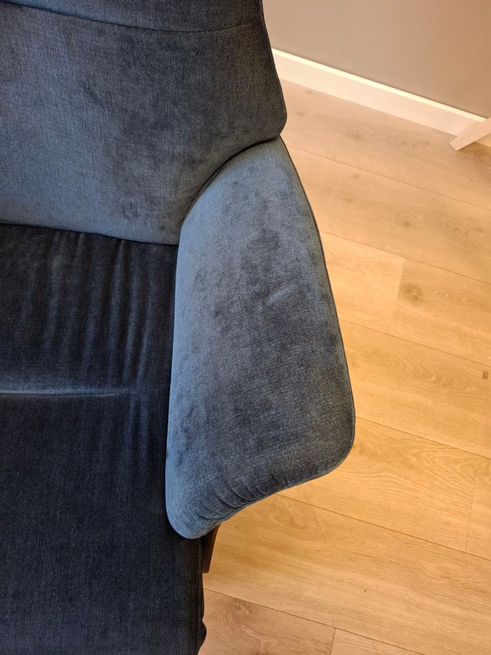 Conform Air lenestol i blå velour tekstil