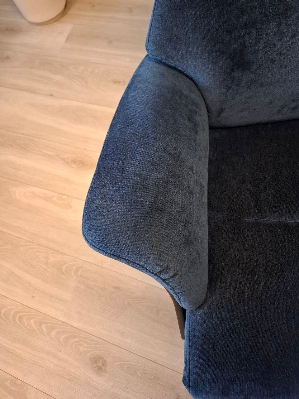 Conform Air lenestol i blå velour tekstil