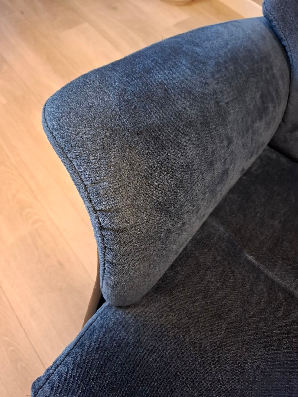 Conform Air lenestol i blå velour tekstil
