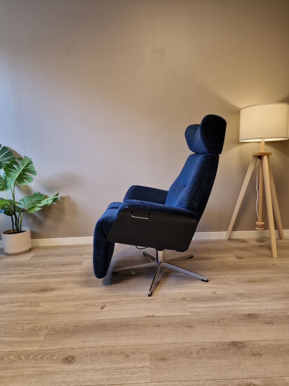 Conform Air lenestol i blå velour tekstil