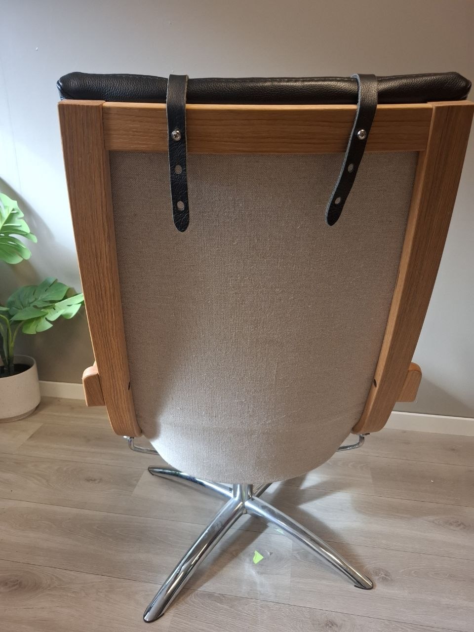 Conform Life lenestol m/krakk i svart skinn