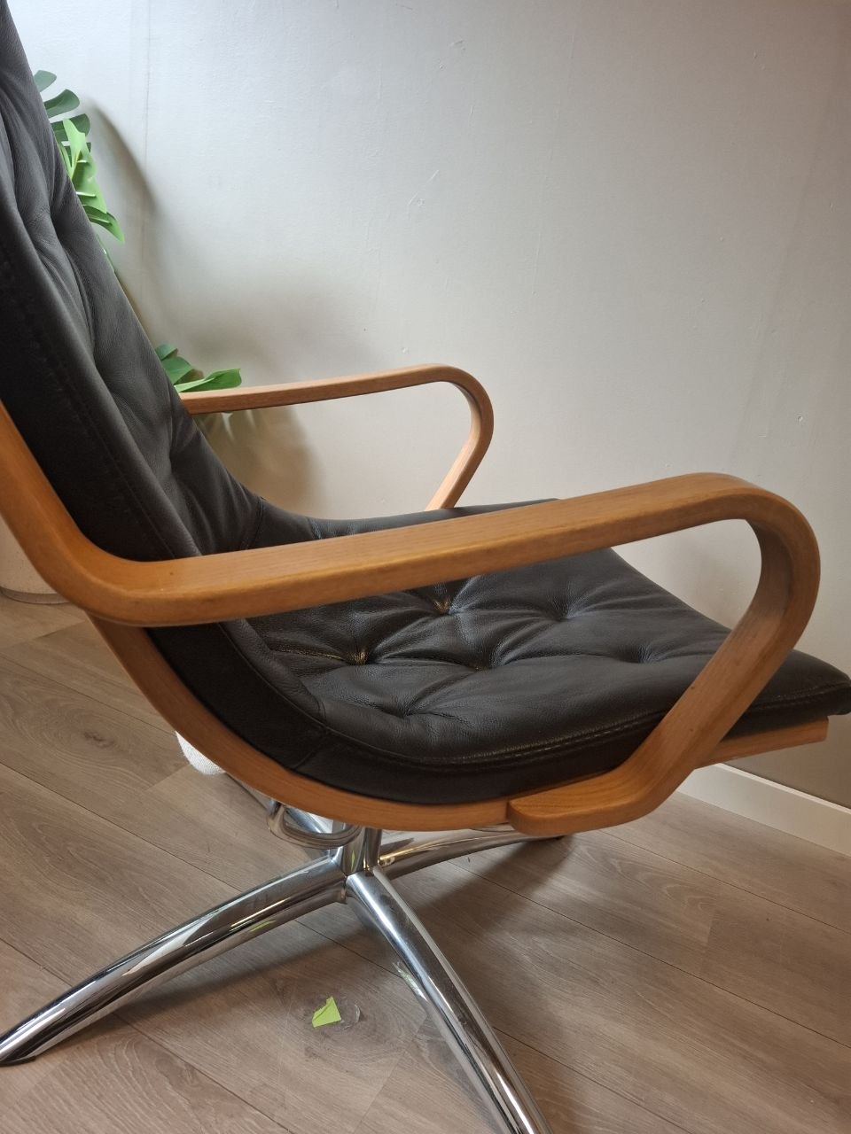 Conform Life lenestol m/krakk i svart skinn
