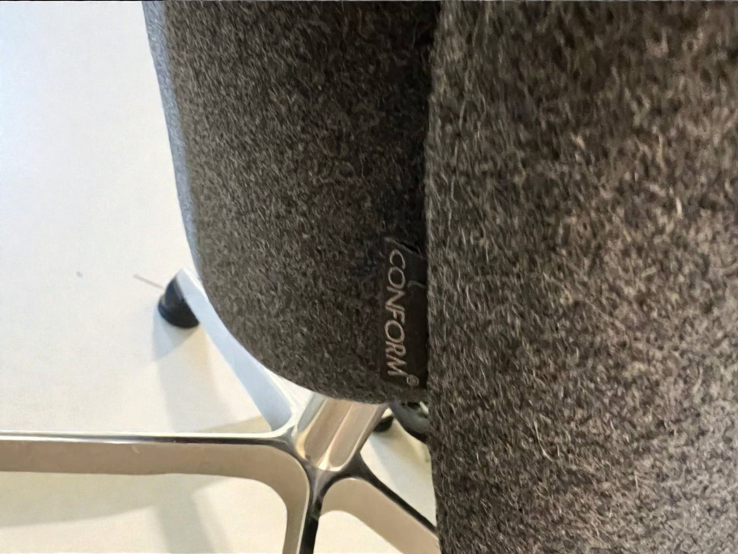 Conform Master lenestol grå – Komfort & luksus | MøbelGlede