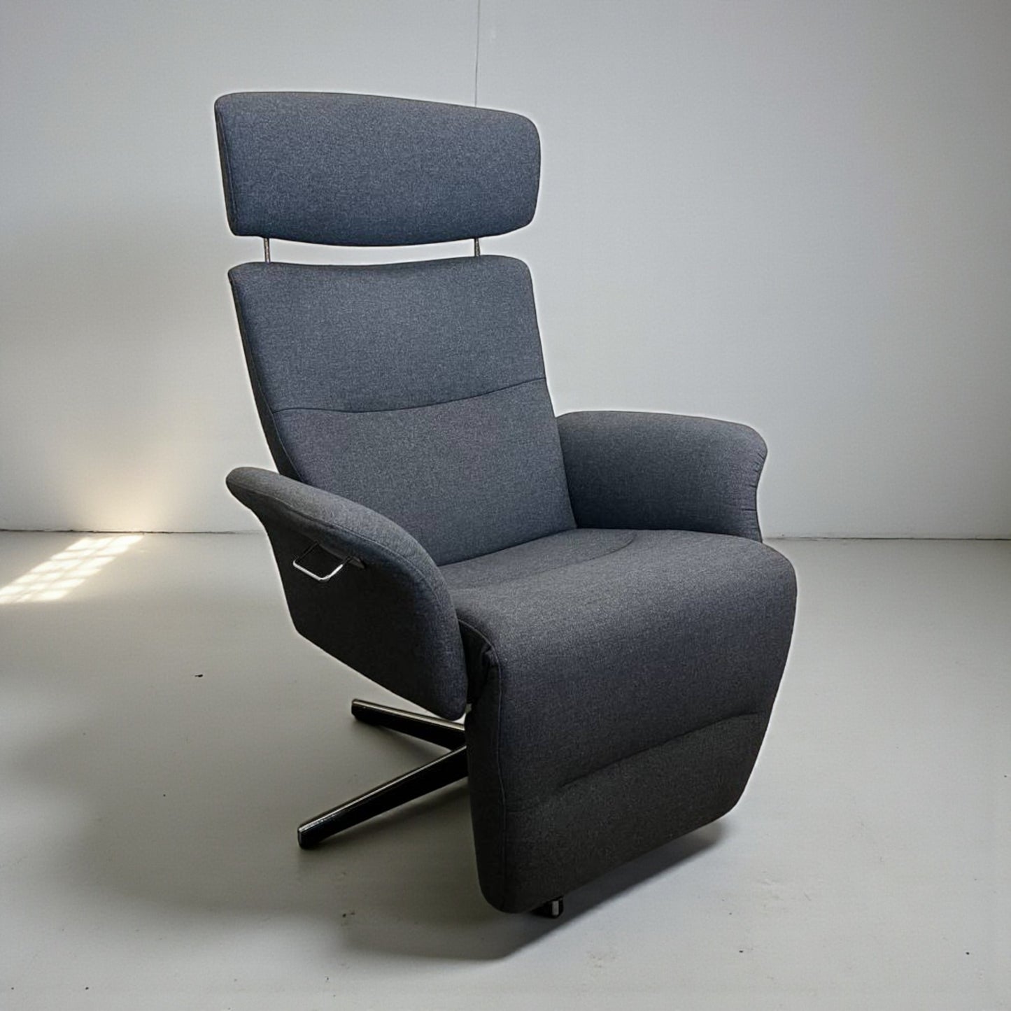 Conform Master Lenestol i Grå Tekstil – Ergonomisk Recliner | MøbelGlede