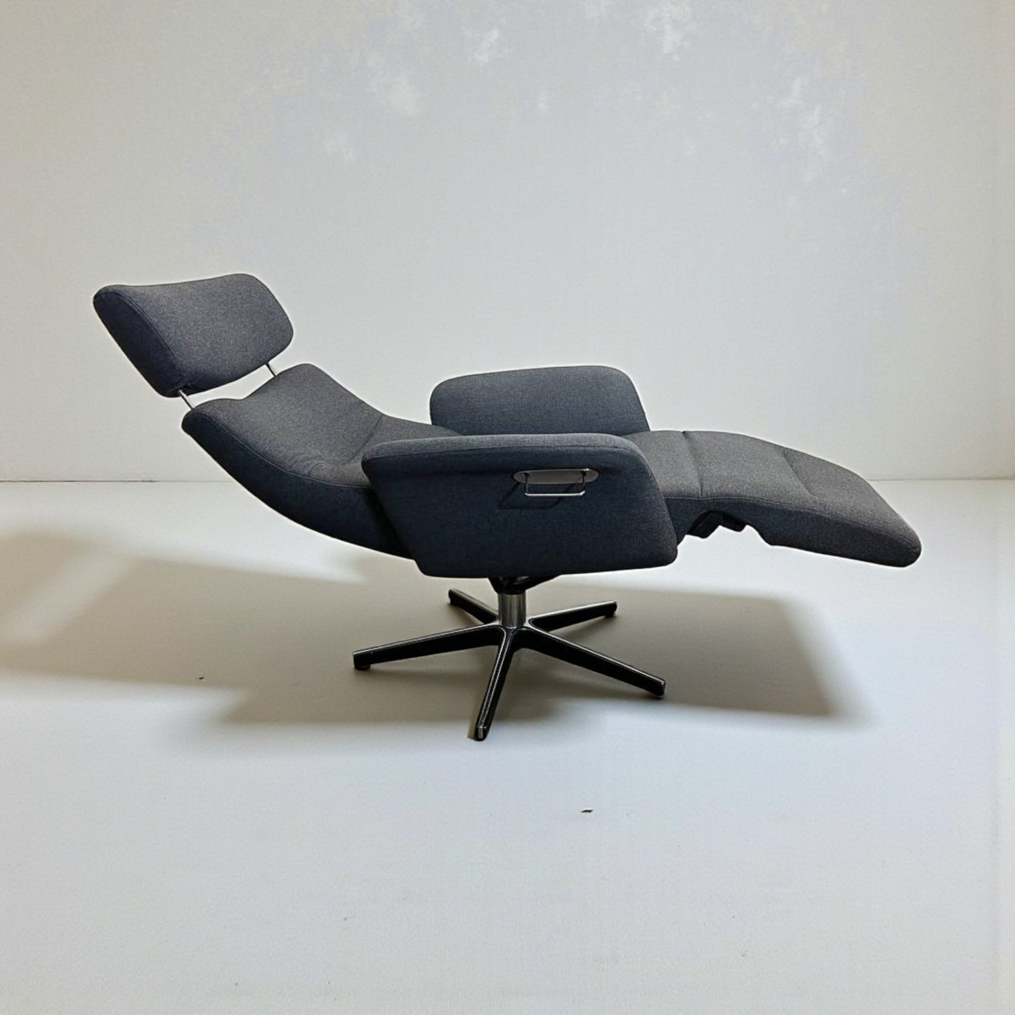 Conform Master Lenestol i Grå Tekstil – Ergonomisk Recliner | MøbelGlede