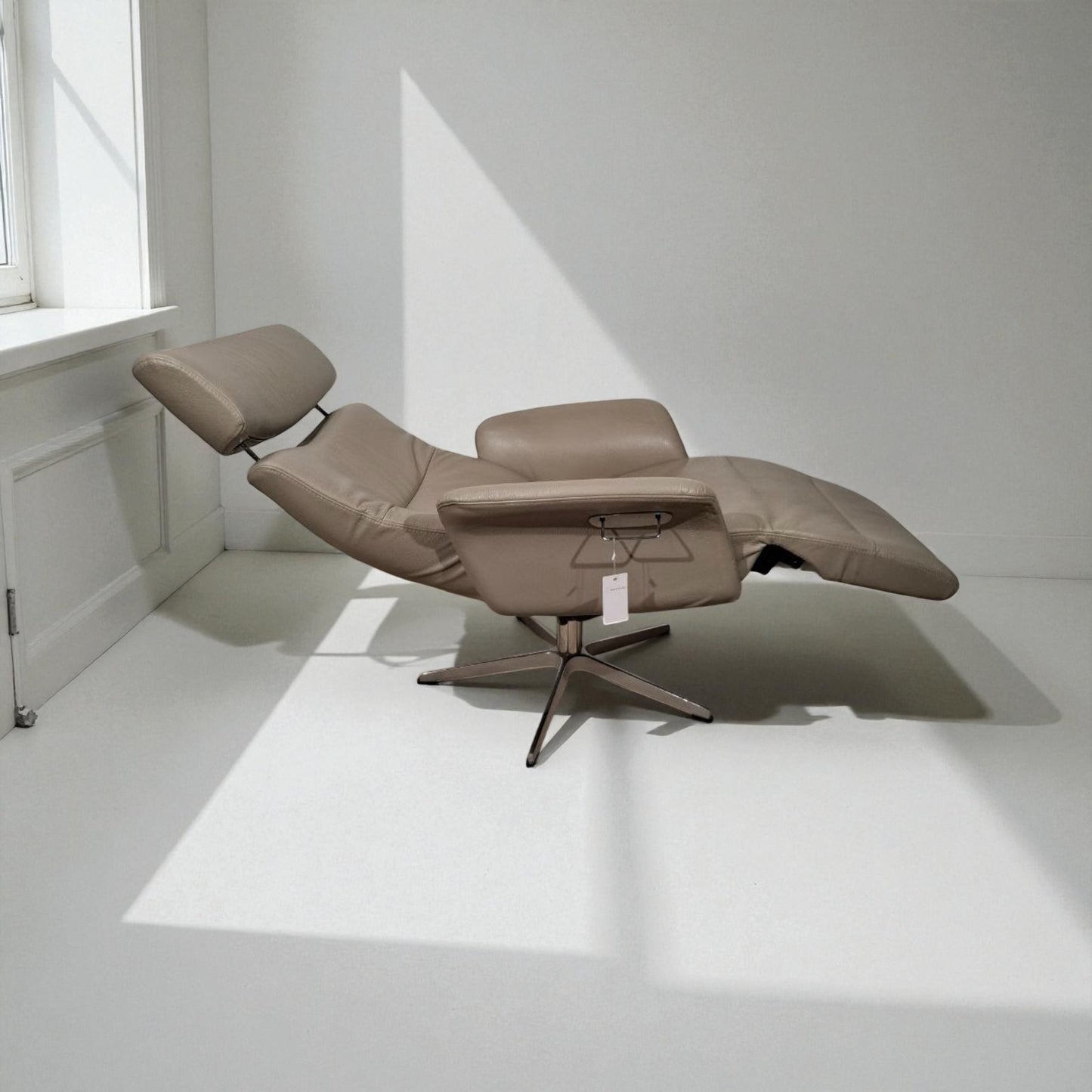 Conform Master Recliner lenestol i grå skinn – Eksklusiv komfort hos MøbelGlede