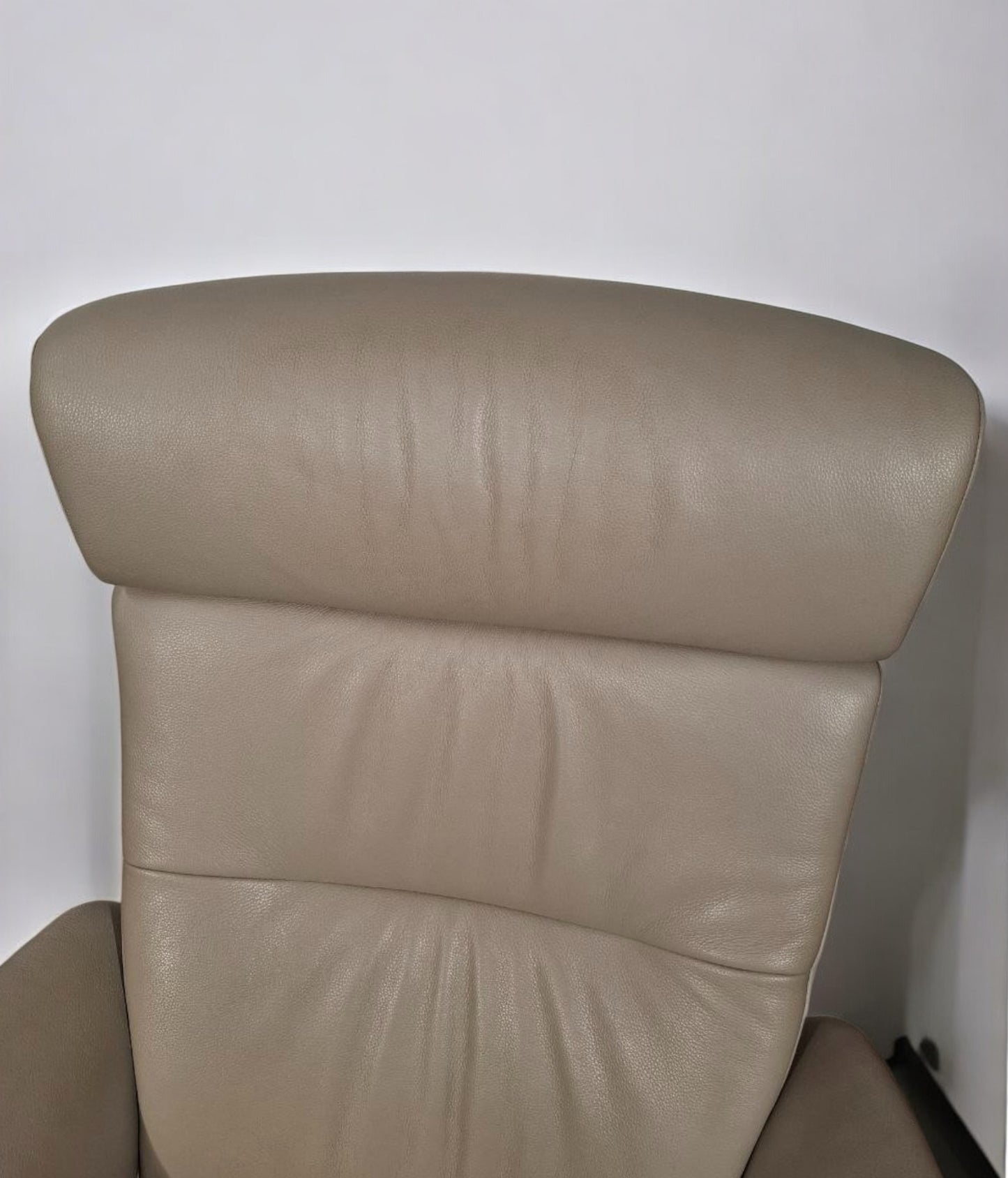 Conform Master Recliner lenestol i grå skinn – Eksklusiv komfort hos MøbelGlede