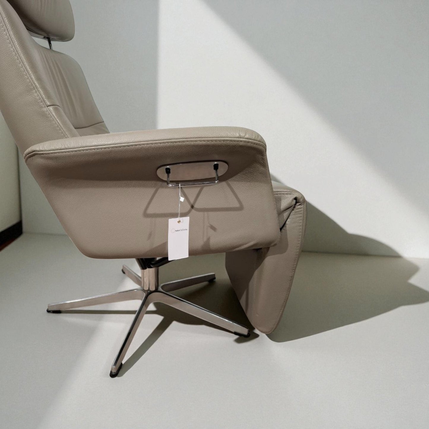 Conform Master Recliner lenestol i grå skinn – Eksklusiv komfort hos MøbelGlede