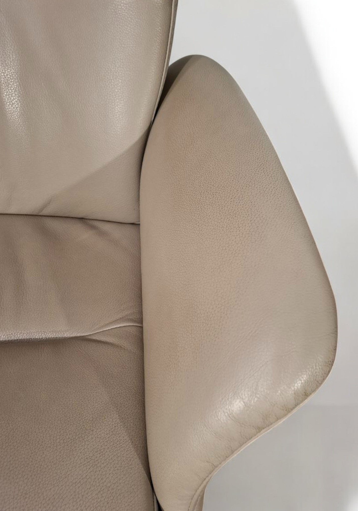 Conform Master Recliner lenestol i grå skinn – Eksklusiv komfort hos MøbelGlede