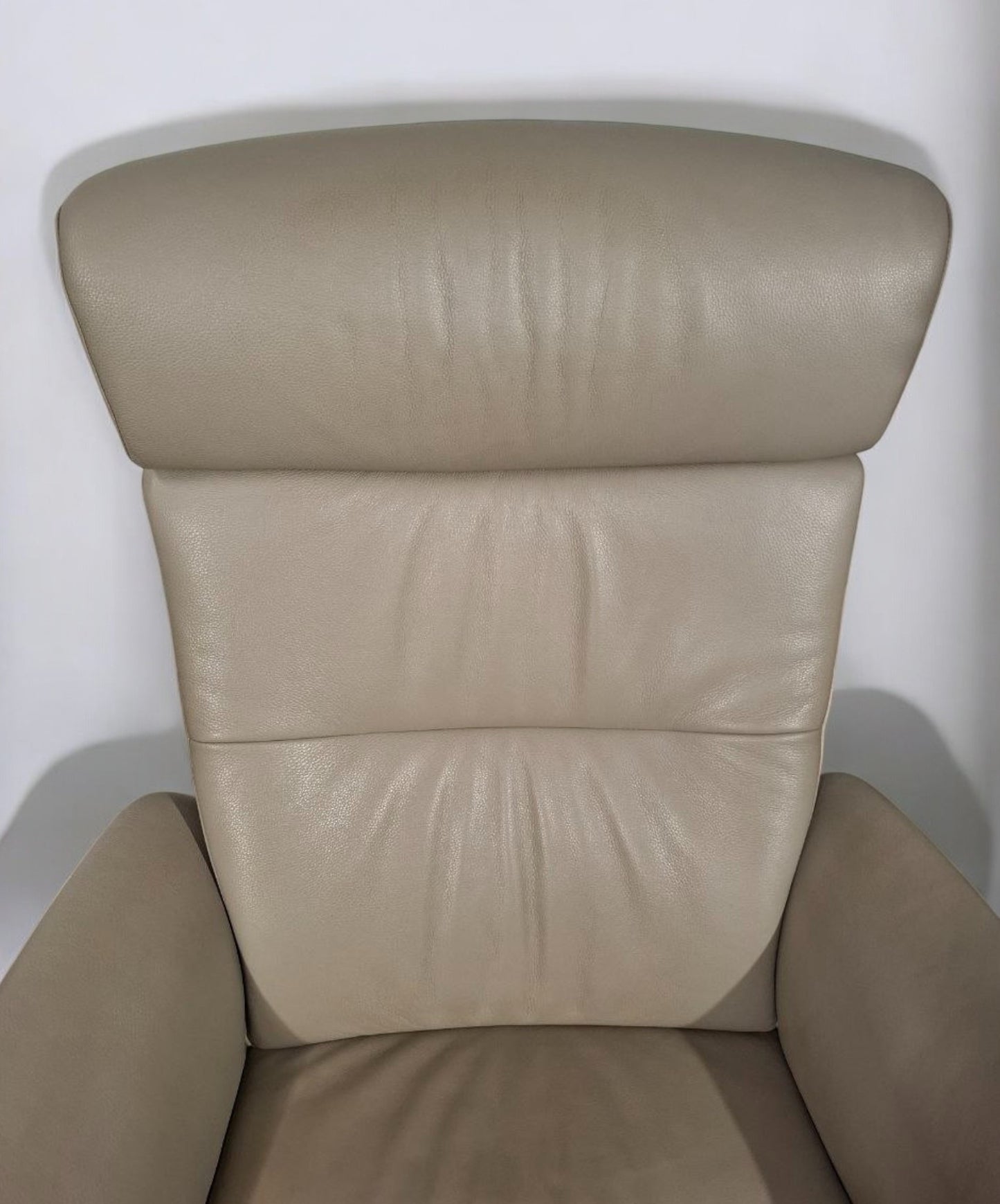 Conform Master Recliner lenestol i grå skinn – Eksklusiv komfort hos MøbelGlede