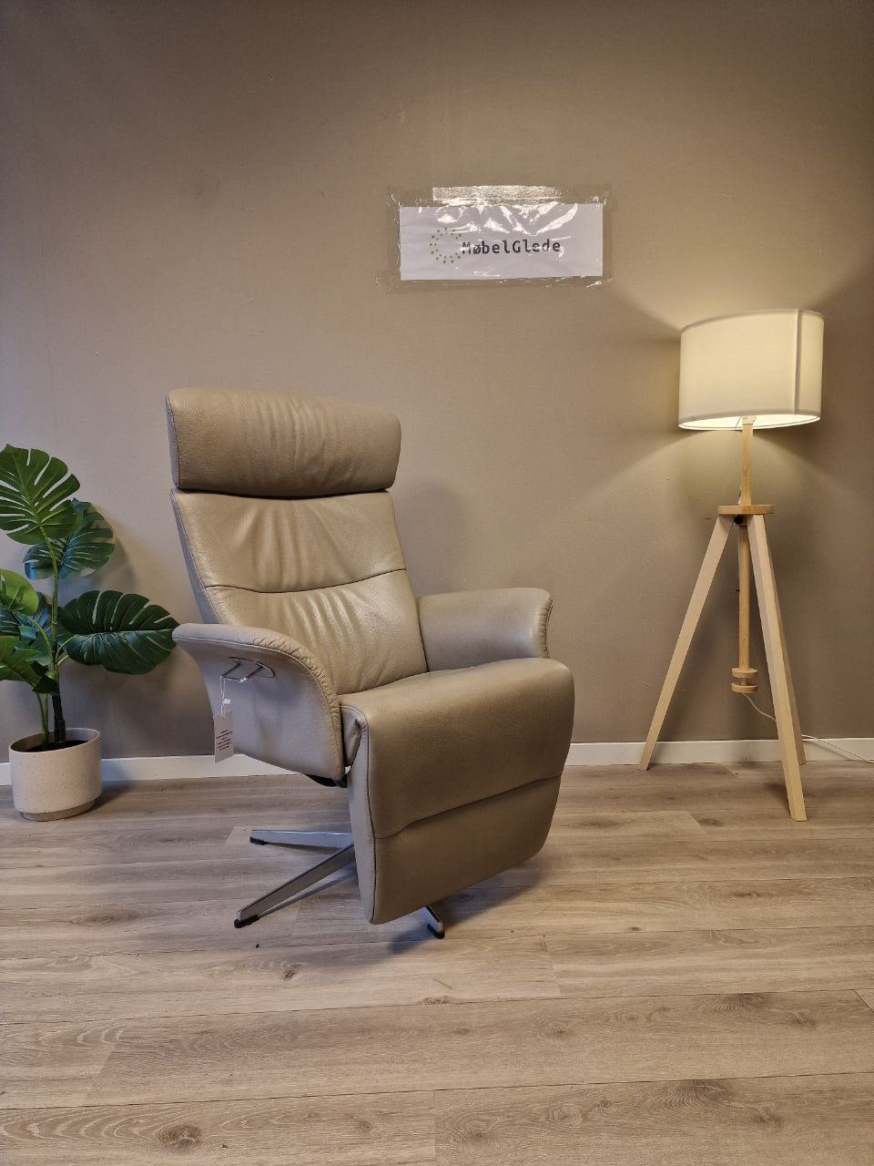 Brukt Conform Master Recliner / lenestol i grå - frontvisning