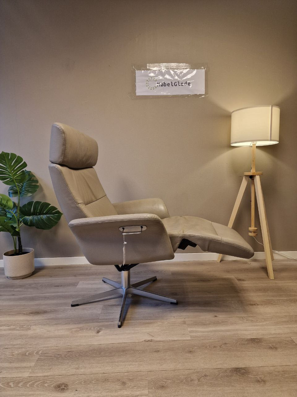 Brukt Conform Master Recliner / lenestol i grå - detaljbilde skinn