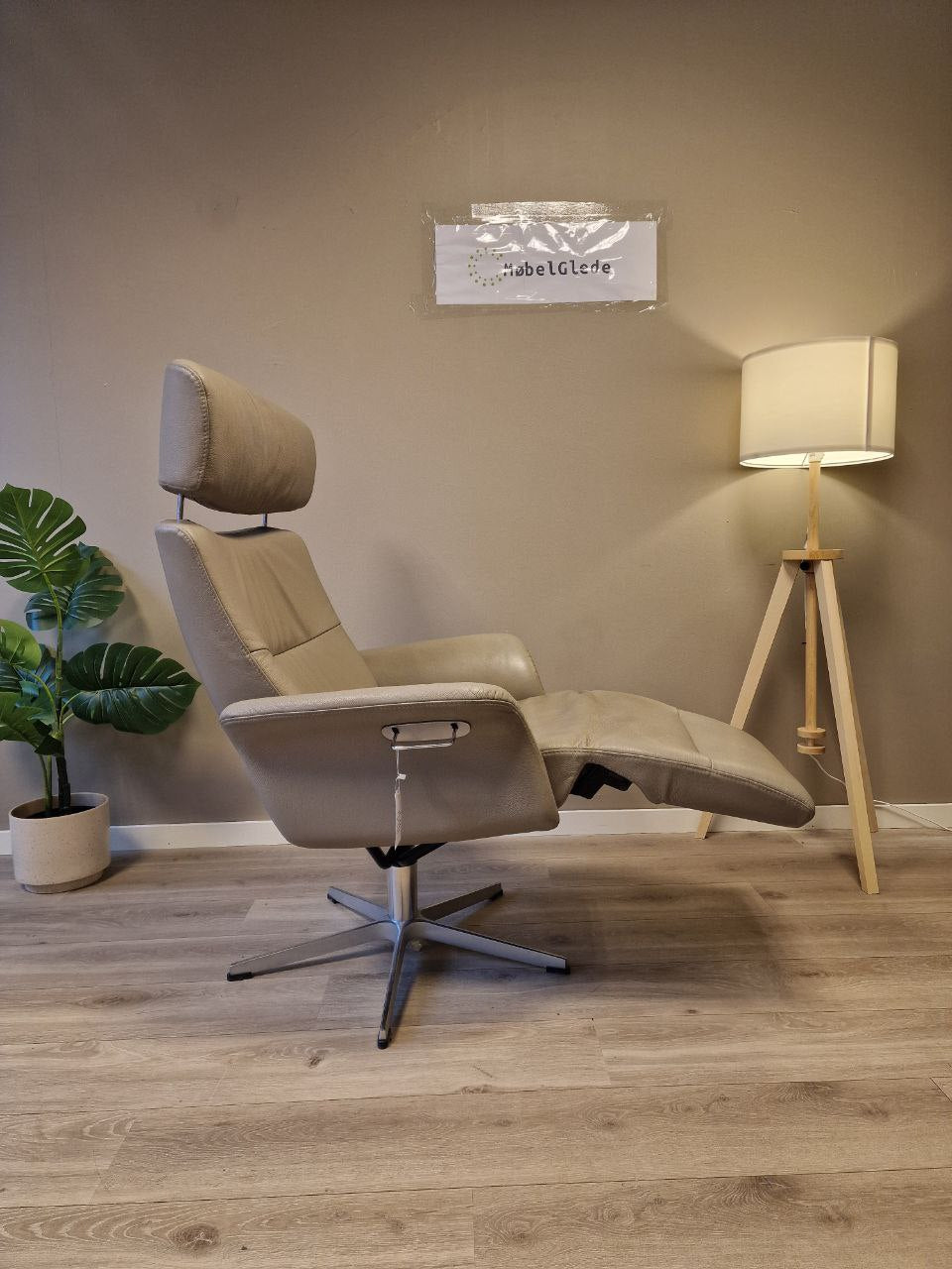 Brukt Conform Master Recliner / lenestol i grå - detaljbilde understell