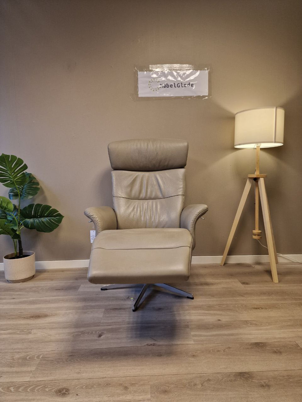 Brukt Conform Master Recliner / lenestol i grå - med krakk