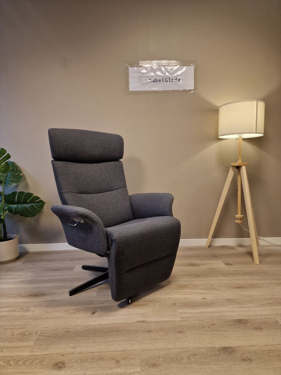 Brukt Conform Master Recliner / lenestol i grå - frontvisning