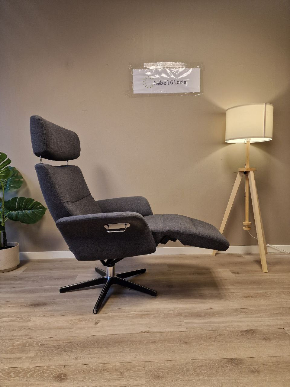 Brukt Conform Master Recliner / lenestol i grå - detaljbilde understell
