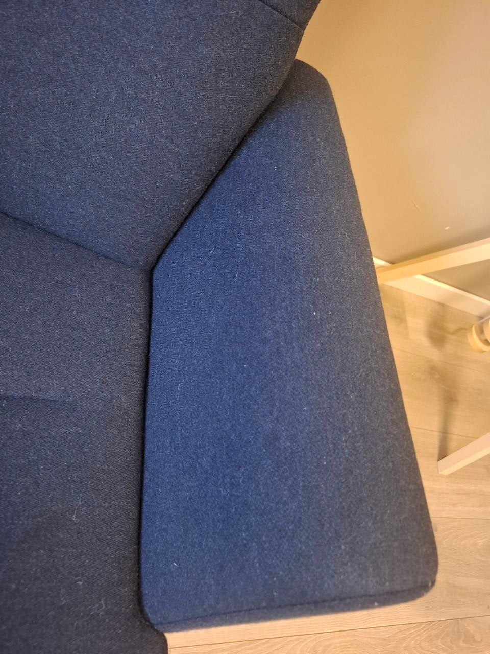 Conform Relieve lenestol m/krakk i marineblått stoff
