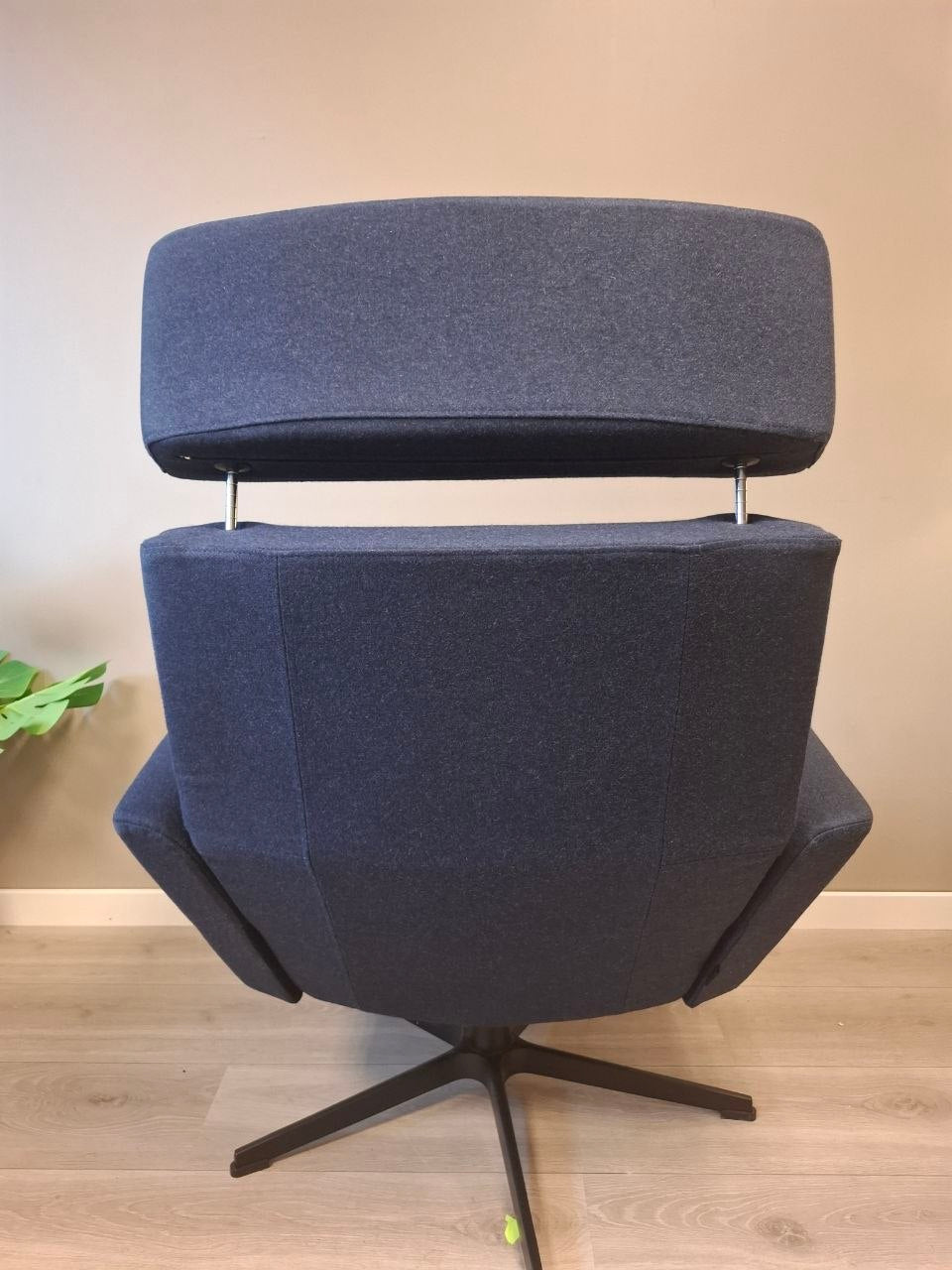 Conform Relieve lenestol m/krakk i marineblått stoff