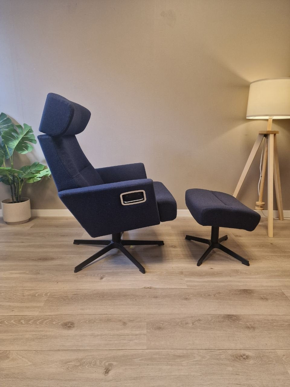 Conform Relieve lenestol m/krakk i marineblått stoff