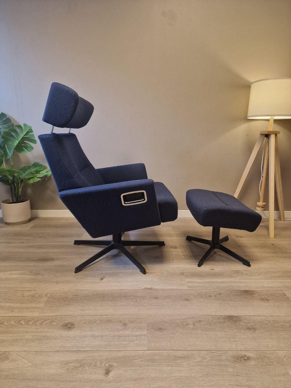 Conform Relieve lenestol m/krakk i marineblått stoff
