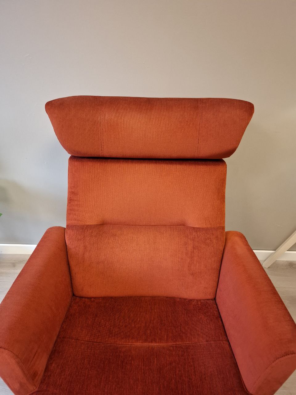 Conform Relieve lenestol m/krakk i rust farge